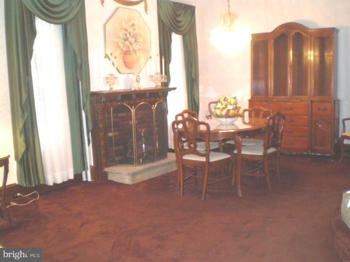 210 Rochelle Avenue Philadelphia, PA 19128 - Photo 4 of 22 Dining Room