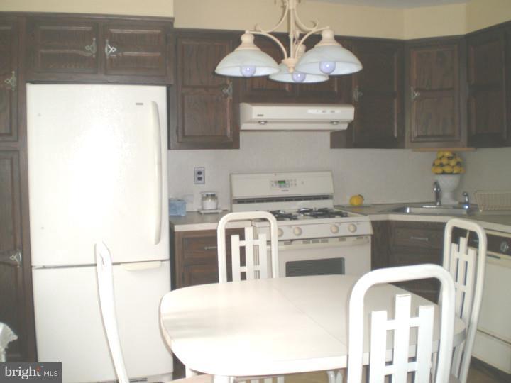 210 Rochelle Avenue Philadelphia, PA 19128 - Photo 8 of 22 Gallery Image 8