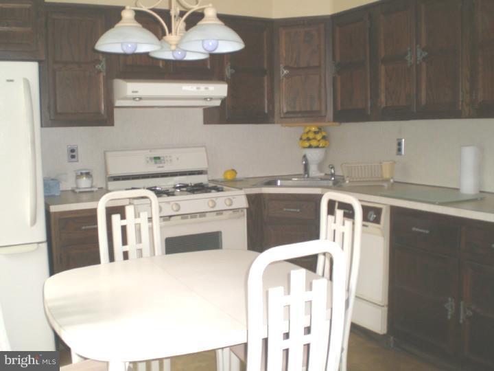 210 Rochelle Avenue Philadelphia, PA 19128 - Photo 10 of 22 Gallery Image 10