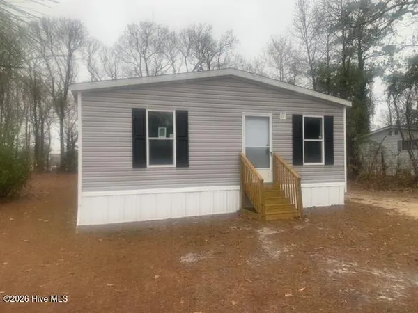 $1,350 | 460 Lake Drive, Richlands, NC 28574