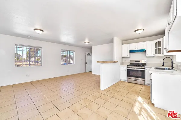 $825,000 | 10800 San Pedro Street, Los Angeles, CA 90061
