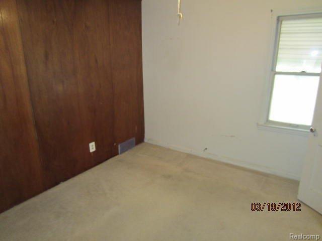 22470 Rausch Avenue Eastpointe, MI 48021 - Photo 4 of 8 IMG_7040.JPG