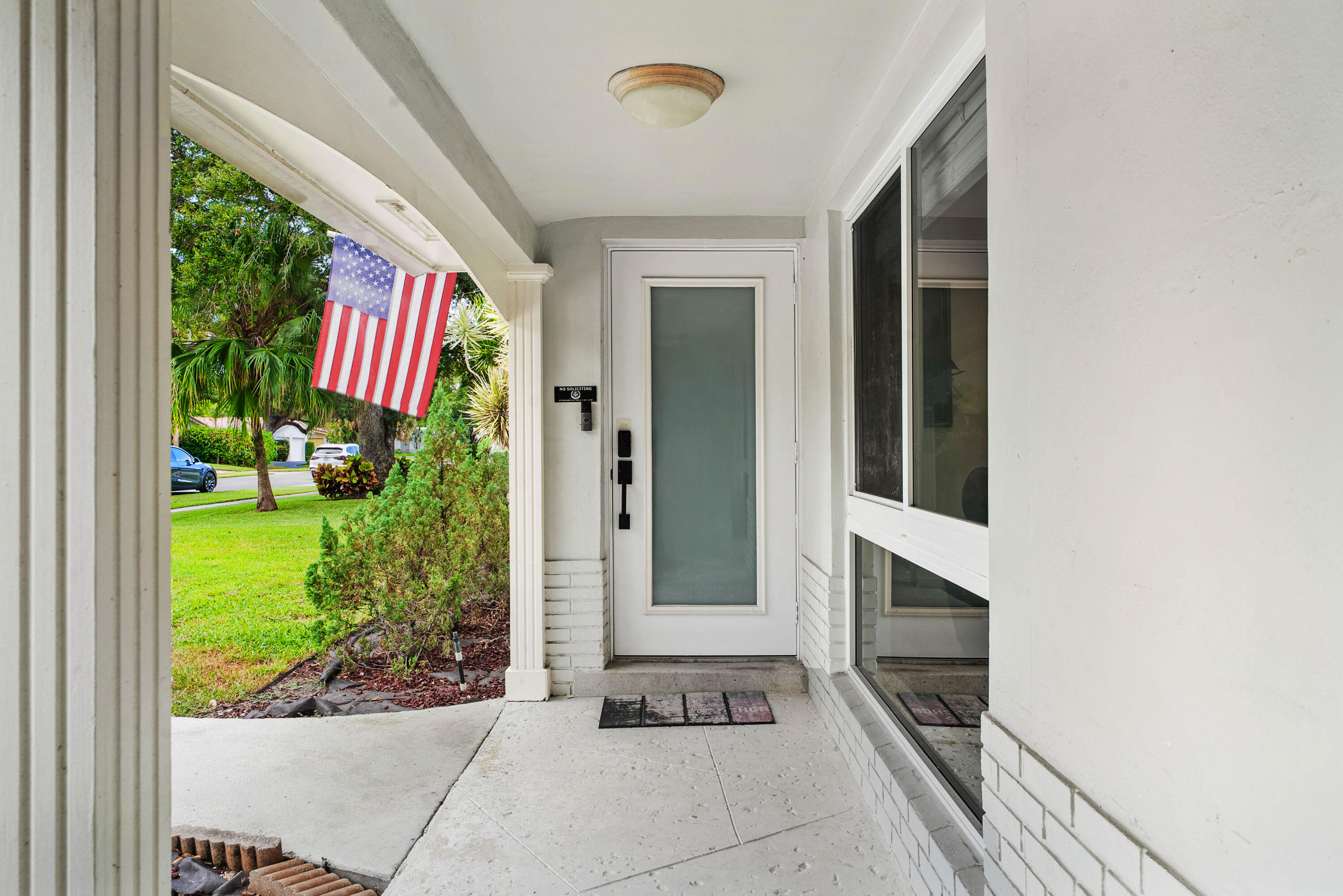 648 Southwest 3rd Street Boca Raton, FL 33486 - Photo 3 of 34 005-648Southwest3rdStreet-BocaRaton-FL-3
