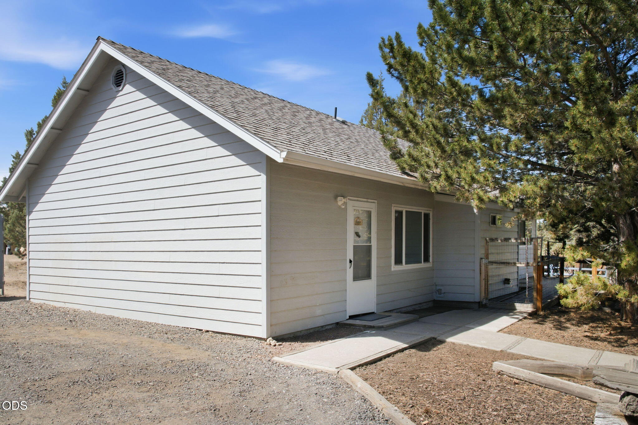 11912 South W Riggs Road Powell Butte, OR 97753 - Photo 28 of 42