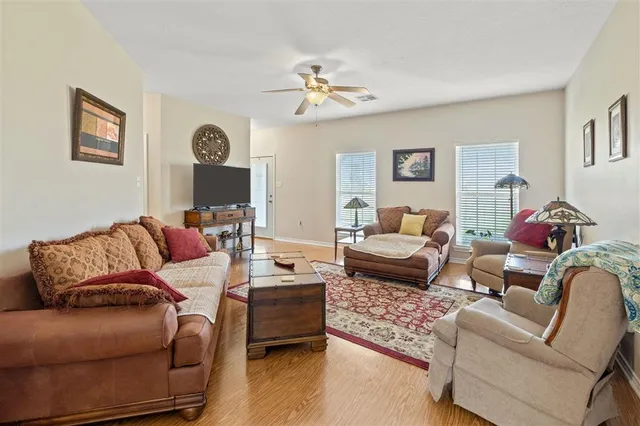 $224,900 | 14092 Hwy 101 Highway, Iowa, LA 70647