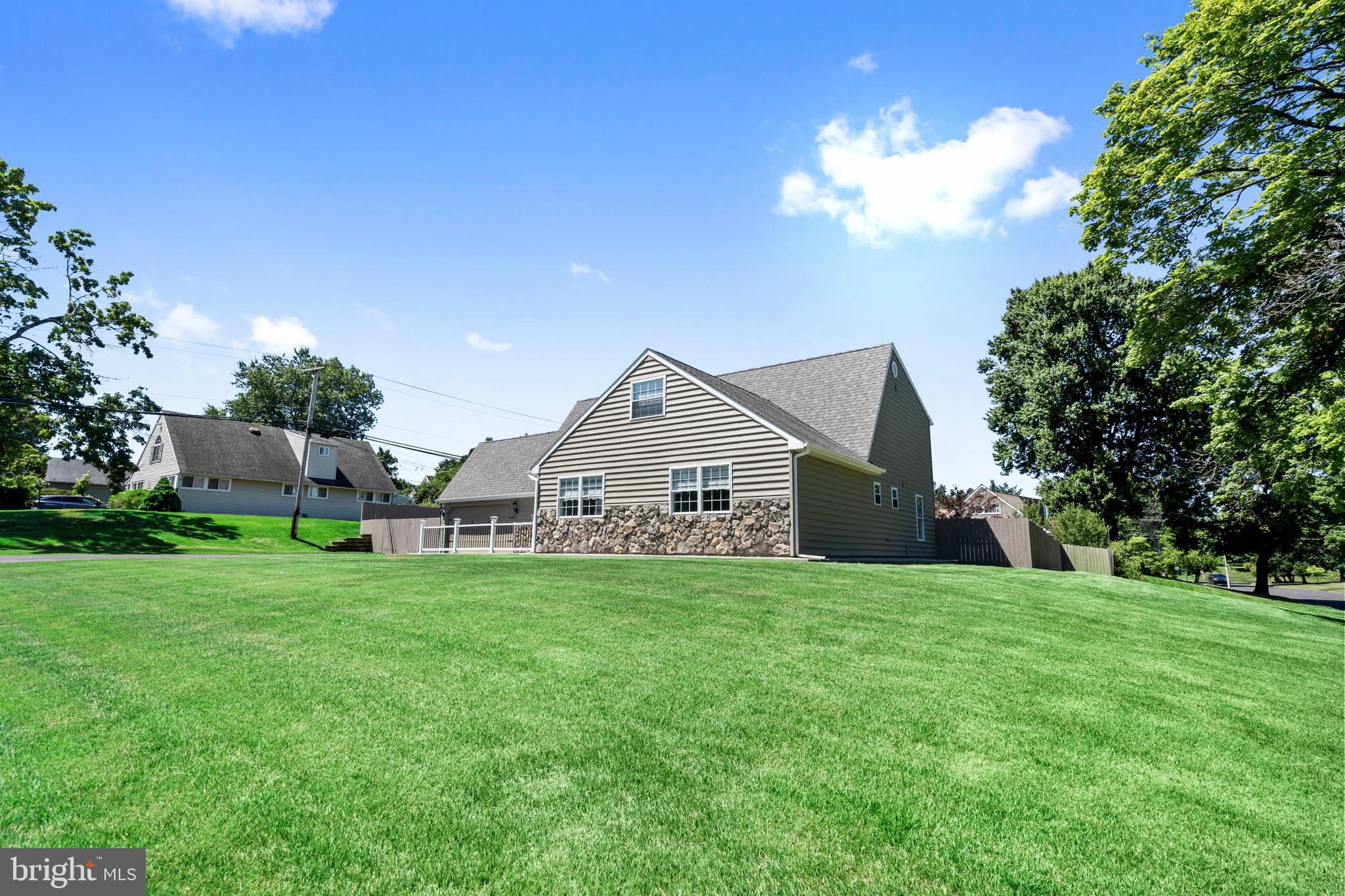 57 Rust Hill Road Levittown, PA 19056 - Photo 2 of 39