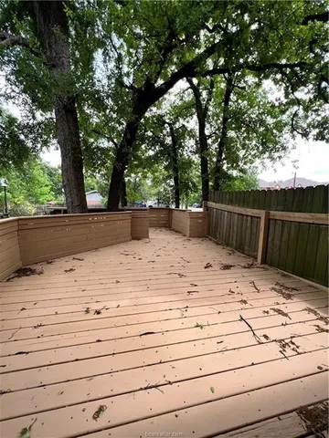 a house view with a outdoor space
