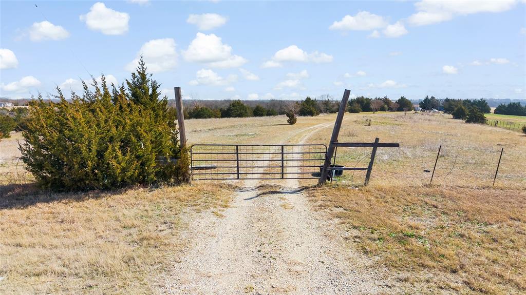 11016 South State Highway 78 Blue Ridge, TX 75424 - Photo 3 of 28 a view of a dry yard with wooden fence
