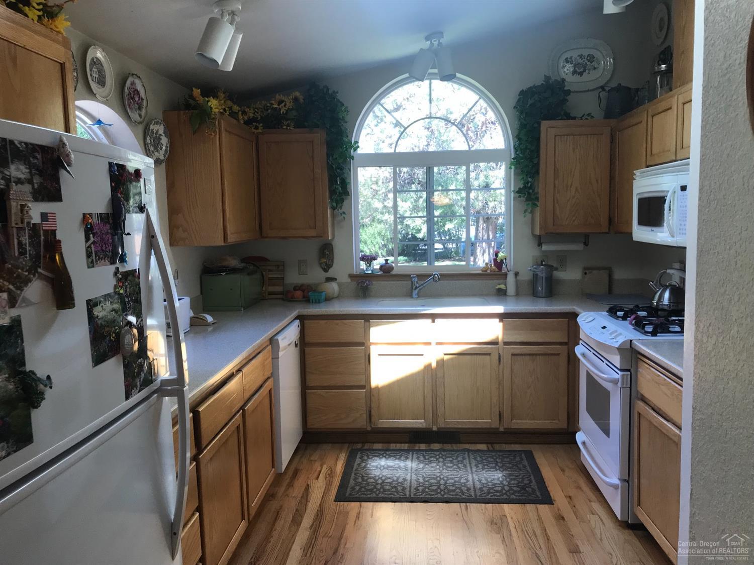 61225 Victory Loop Bend, OR 97702 - Photo 6 of 21 light and bright kitchen