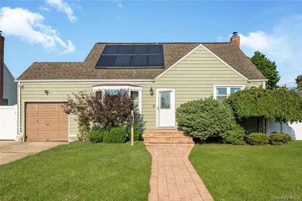 $675,000 | 69 Louis Drive, Farmingdale, NY 11735