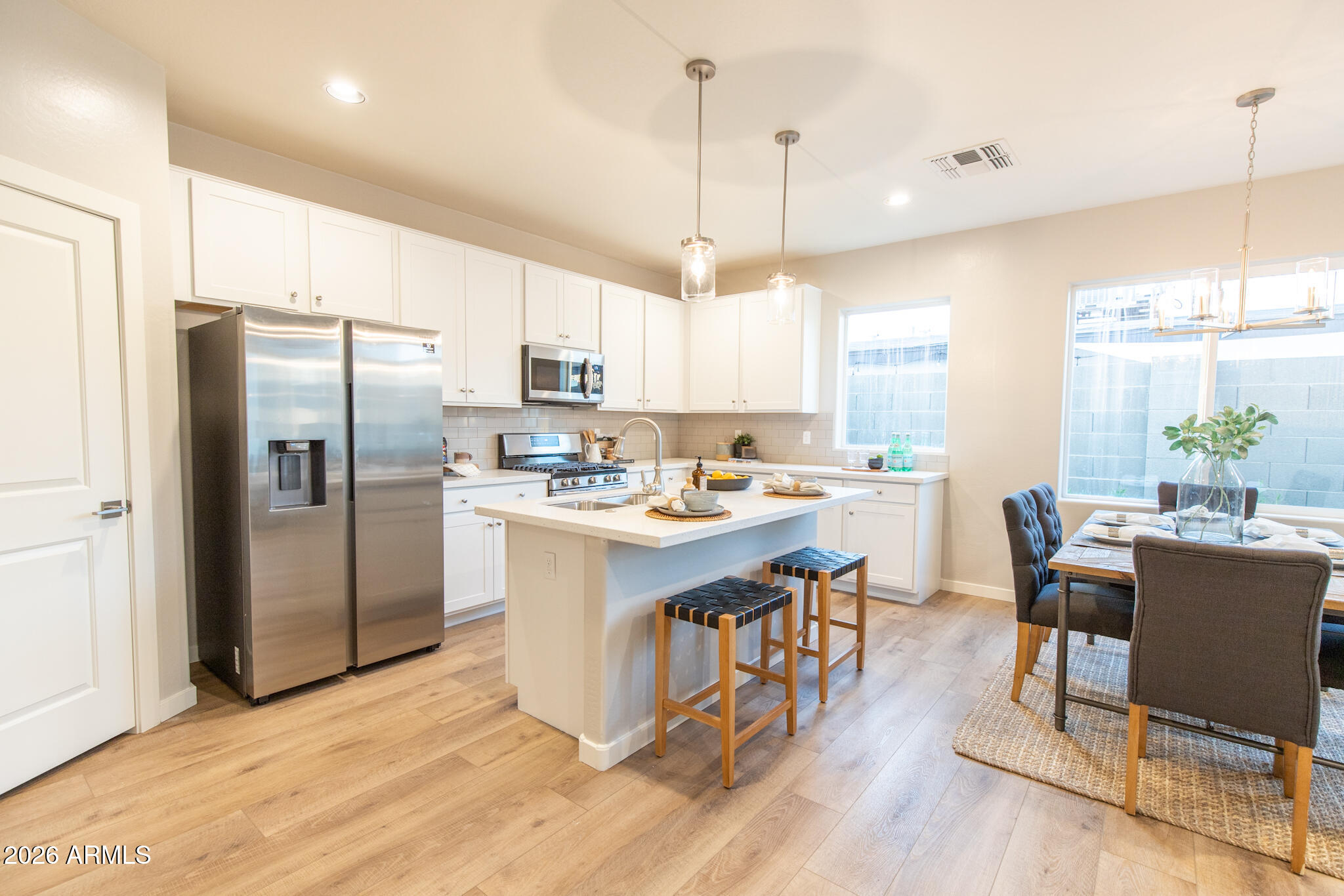 3705 East Flower Street Phoenix, AZ 85018 - Photo 6 of 15 05