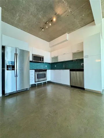 $2,400 | 234 Northeast 3rd Street, Unit LPH05, Miami, FL 33132