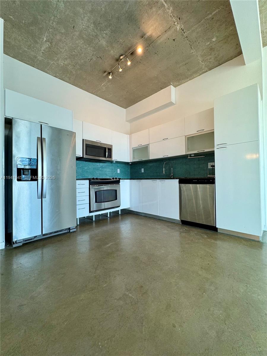 234 Northeast 3rd Street, Unit LPH05 Miami, FL 33132 - Photo 8 of 14