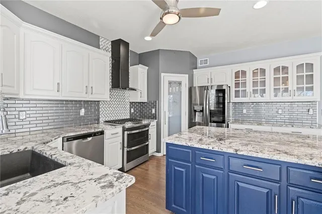 $600,000 | 9708 North Laurel Avenue, Kansas City, MO 64157