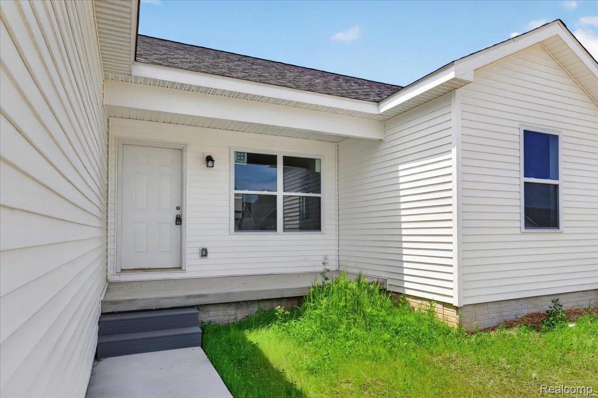 3156 Daisy Way Burton, MI 48519 - Photo 6 of 38 14-2026.07.06_ACloutier_DaisyWay007.jpg