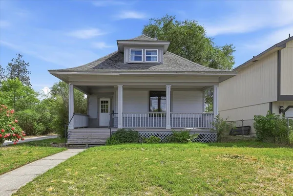 $319,000 | 801 West Kiernan Avenue, Spokane, WA 99205