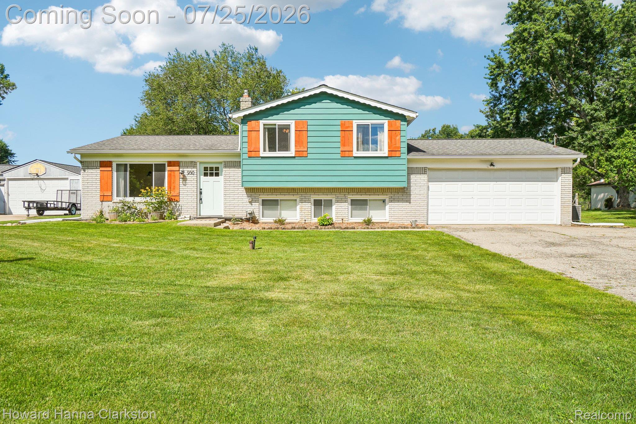 950 Beardon Road Lake Orion, MI 48362 - Photo 1 of 40 Welcome to 950 Beardon Road!