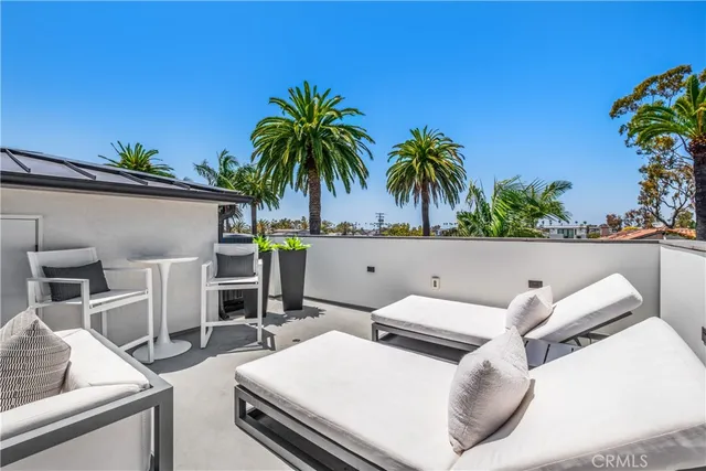 $4,495,000 | 426 Marguerite Avenue, Corona del Mar, CA 92625