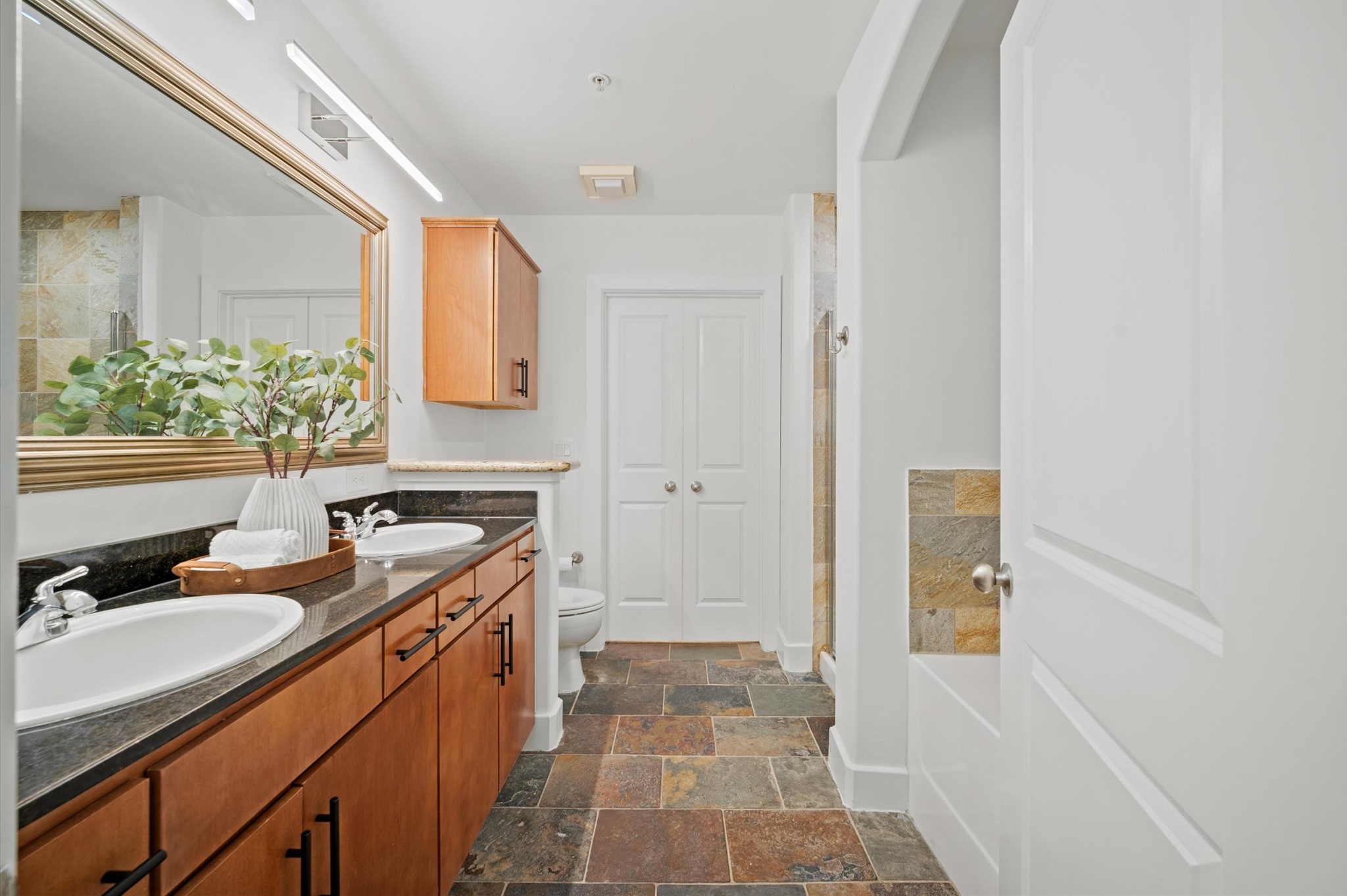1901 Post Oak Boulevard, Unit 204 Houston, TX 77056 - Photo 28 of 36