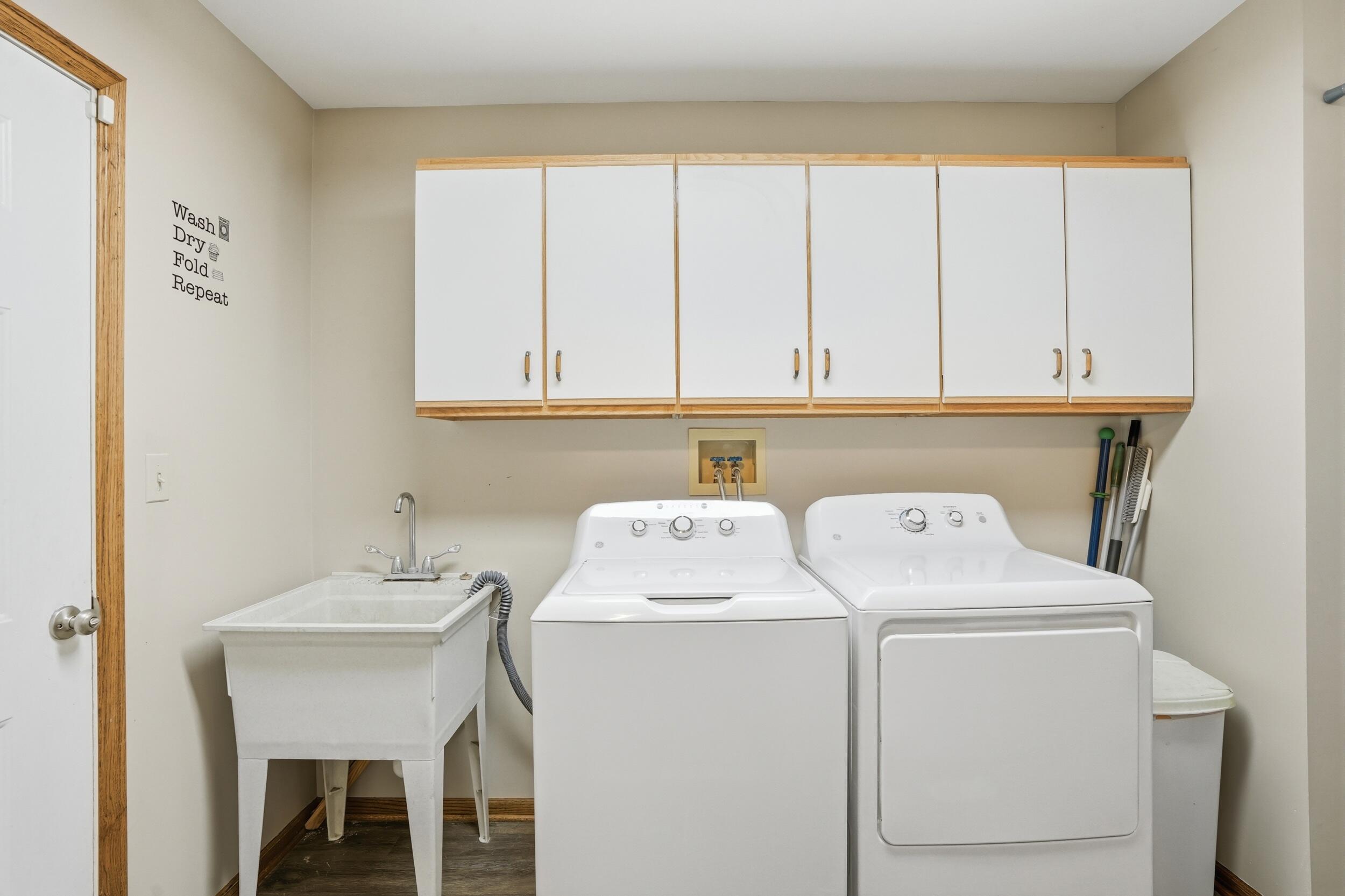 1122 Douglas Lane Crete, IL 60417 - Photo 13 of 28 a utility room with dryer and washer