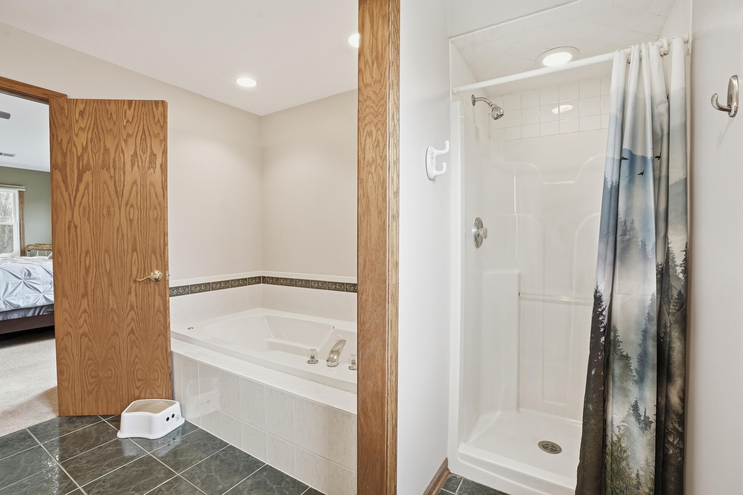 1122 Douglas Lane Crete, IL 60417 - Photo 15 of 28 a bathroom with a bathtub and a shower