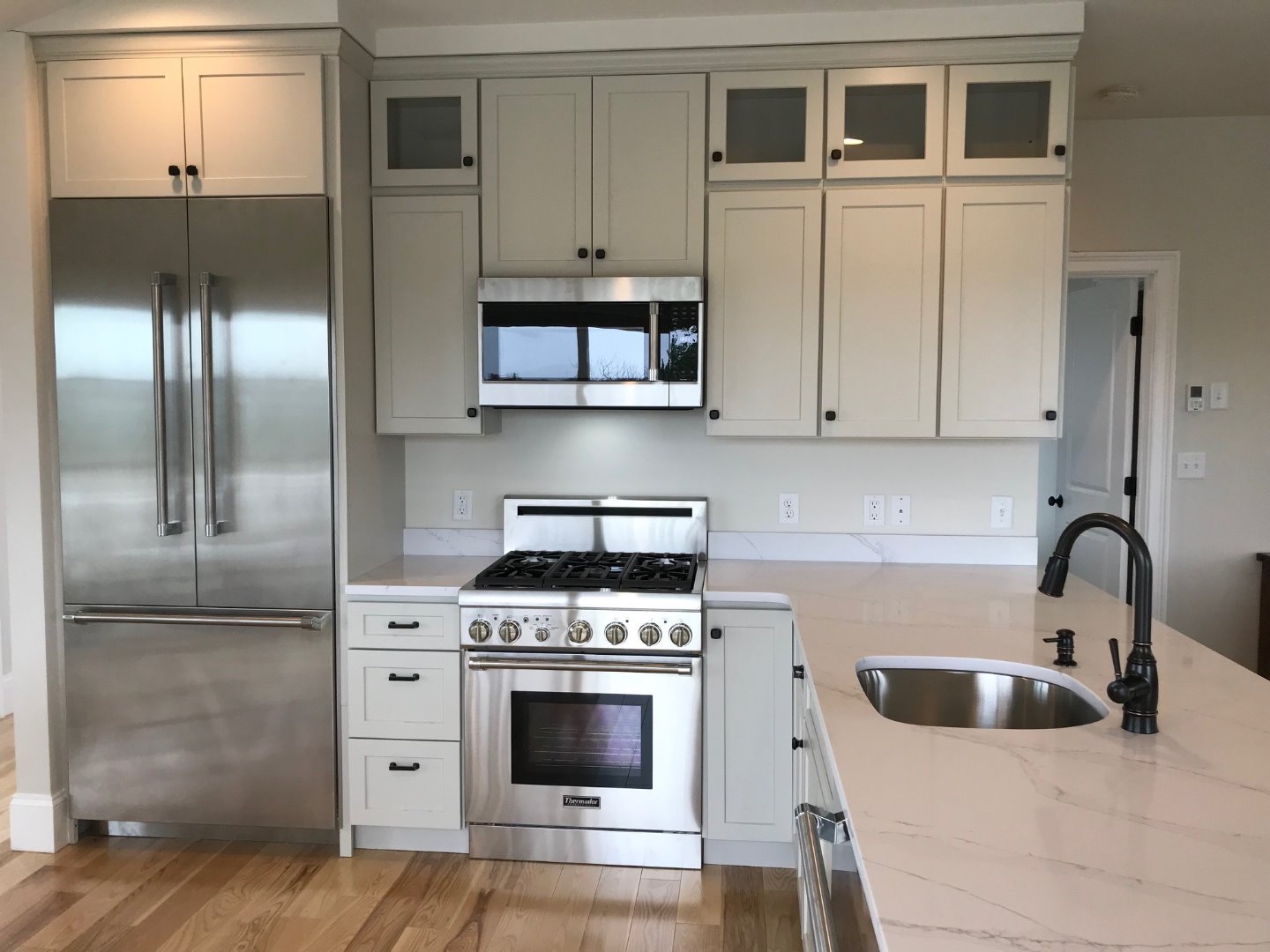 28 Beach Road Oak Bluffs, MA 02557 - Photo 3 of 32 a kitchen with granite countertop a stove and a sink