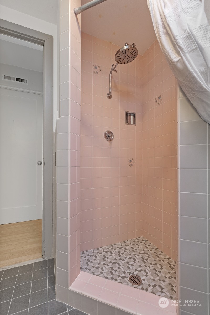 289 Briar Road Bellingham, WA 98225 - Photo 31 of 40 a bathroom with a shower