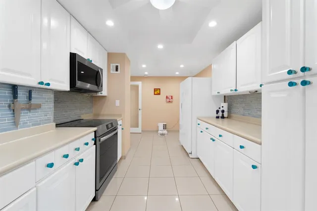 $5,000 | 111 North Pompano Beach Boulevard, Unit 1403, Pompano Beach, FL 33062