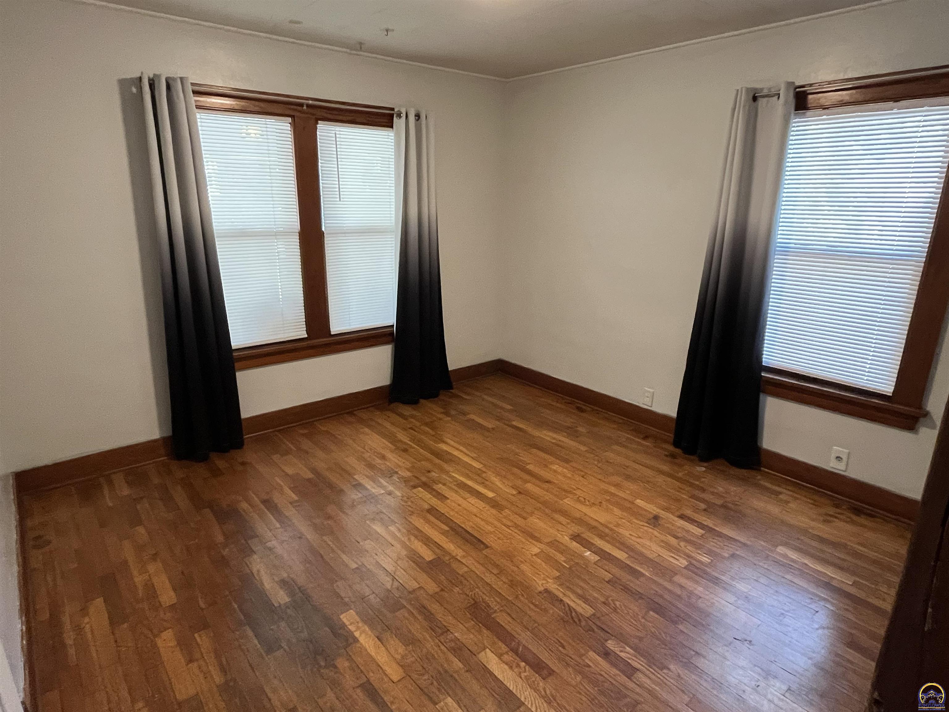 1307 Southwest Hampton Street Topeka, KS 66604 - Photo 6 of 11