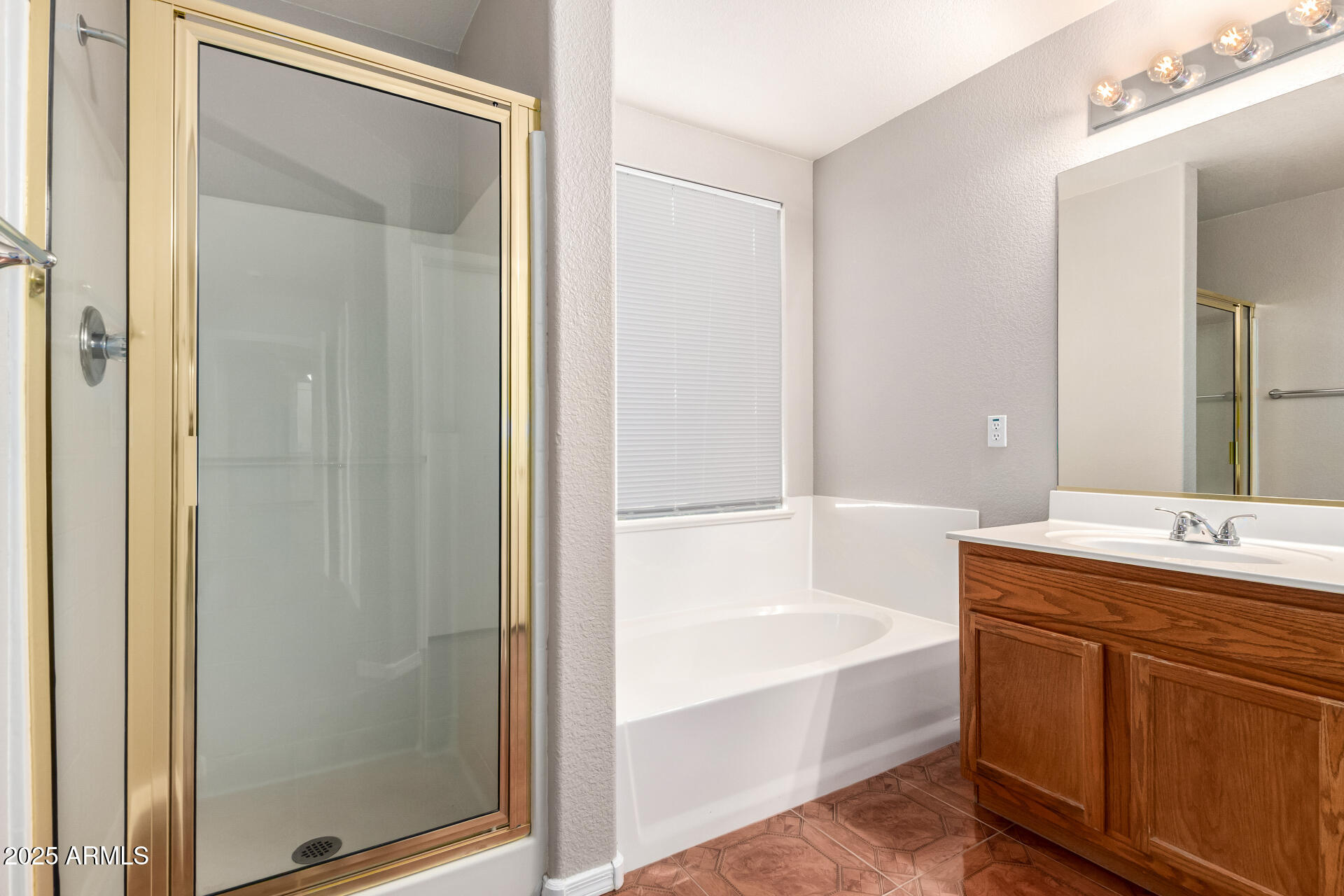 3822 West Fallen Leaf Lane Glendale, AZ 85310 - Photo 17 of 35 a bathroom with a bathtub and a sink