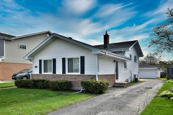 $3,750 | 861 South Hawthorne Avenue, Elmhurst, IL 60126