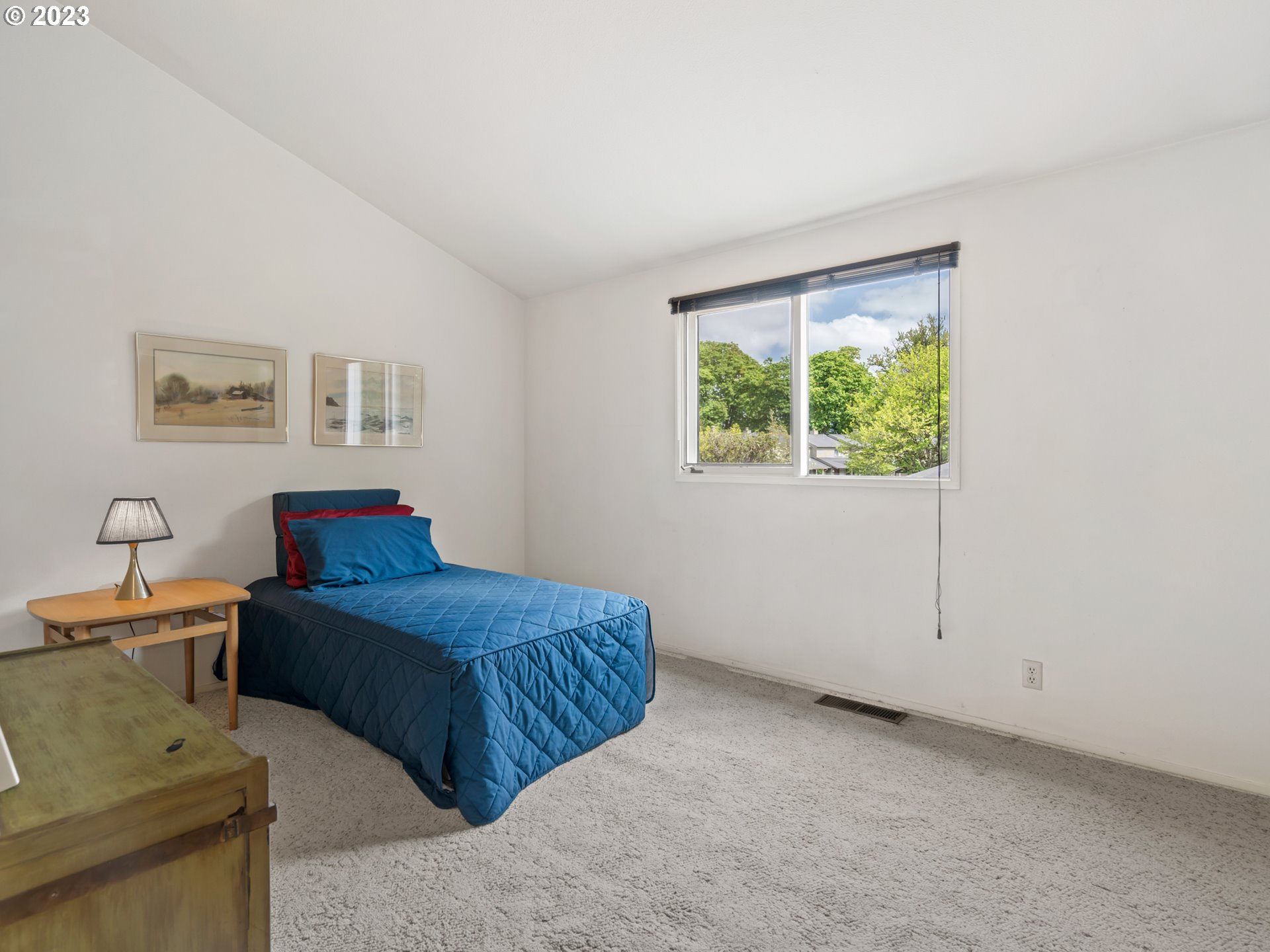 54 Fairway Loop Eugene, OR 97401 - Photo 35 of 41 Bedroom