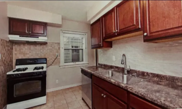 $1,900 | 989 Lincoln Avenue, St. Paul, MN 55105