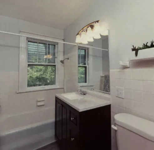 $1,900 | 989 Lincoln Avenue, St. Paul, MN 55105