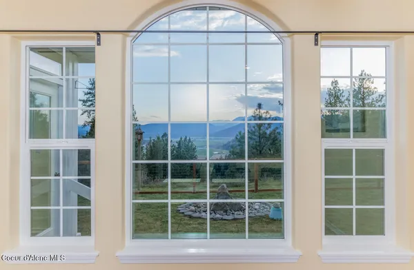 $1,195,000 | 684 Chute Canyon Way, Bonners Ferry, ID 83805