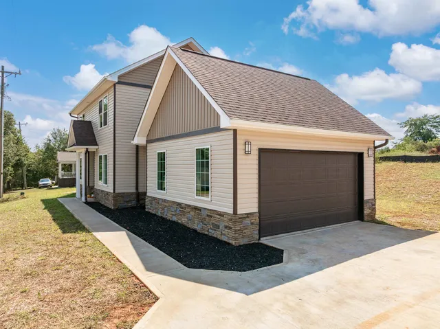 $328,000 | 224 West Clark Road, Inman, SC 29349