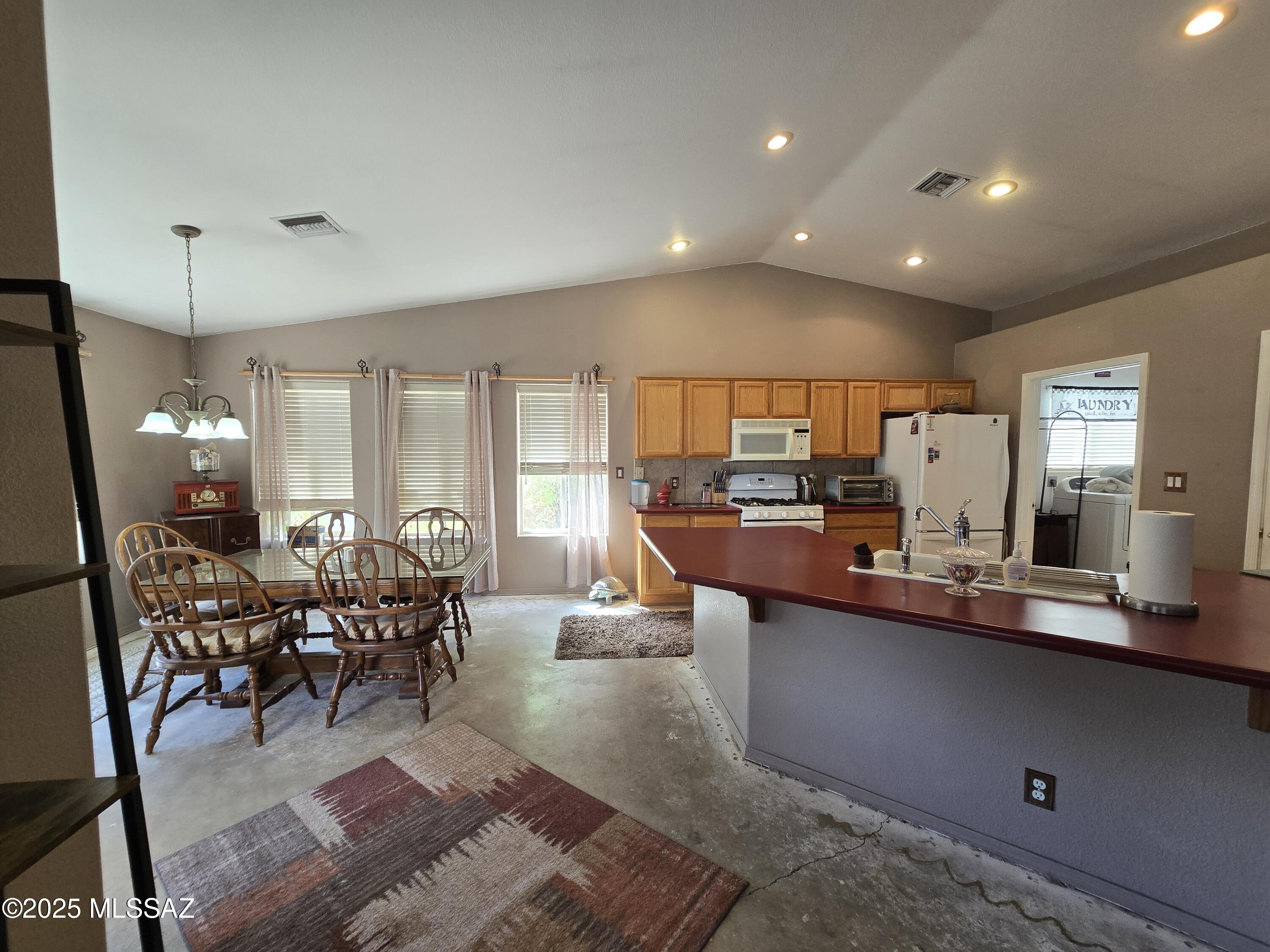 924 West Sahuaro Road Pearce, AZ 85625 - Photo 11 of 30 Kitchen/Dining