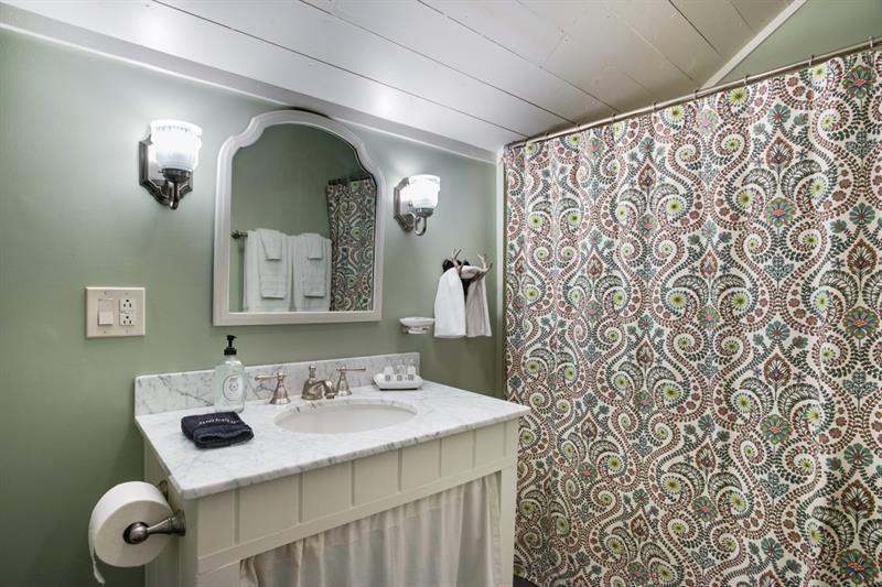 31 Barn Inn Road Lakemont, GA 30552 - Photo 46 of 86 a bathroom with a sink a mirror and a shower