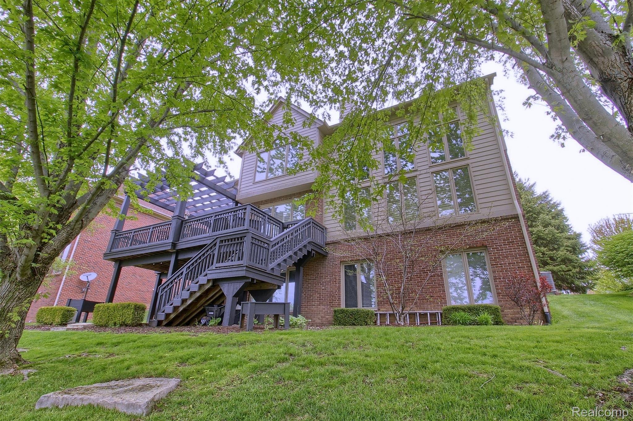1229 Tulberry Circle Rochester, MI 48306 - Photo 31 of 36 31-Rear 2nd View.jpg