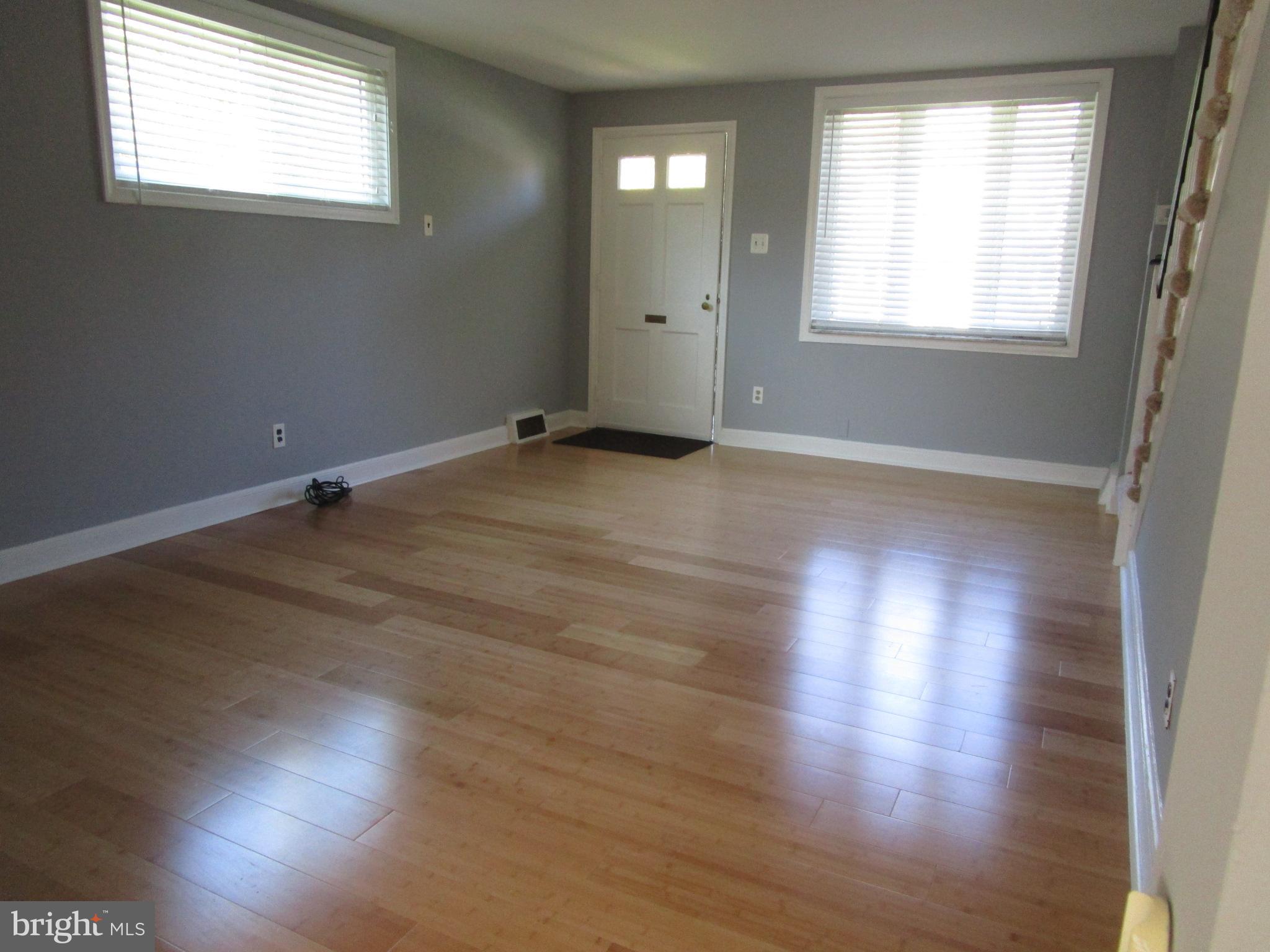 332 Rively Avenue Collingdale, PA 19023 - Photo 4 of 30 Living Room