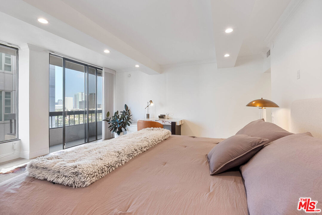 10590 Wilshire Boulevard, Unit 1502 Los Angeles, CA 90024 - Photo 23 of 35