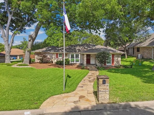 $389,900 | 109 Crestwood Drive, Rockwall, TX 75087