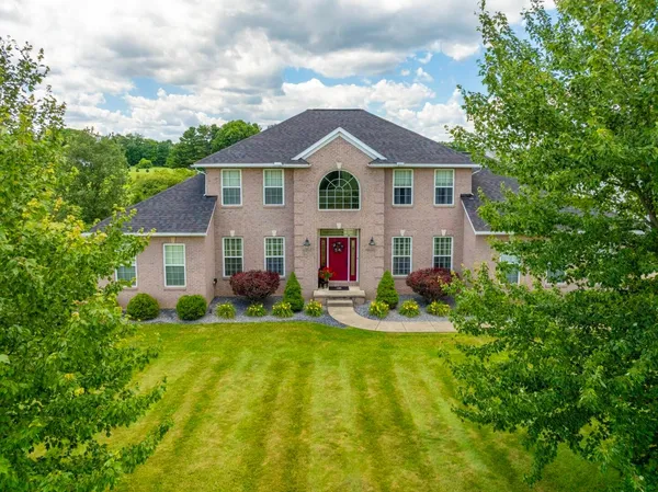 $780,000 | 51 Bluebonnett Drive, Heath, OH 43056