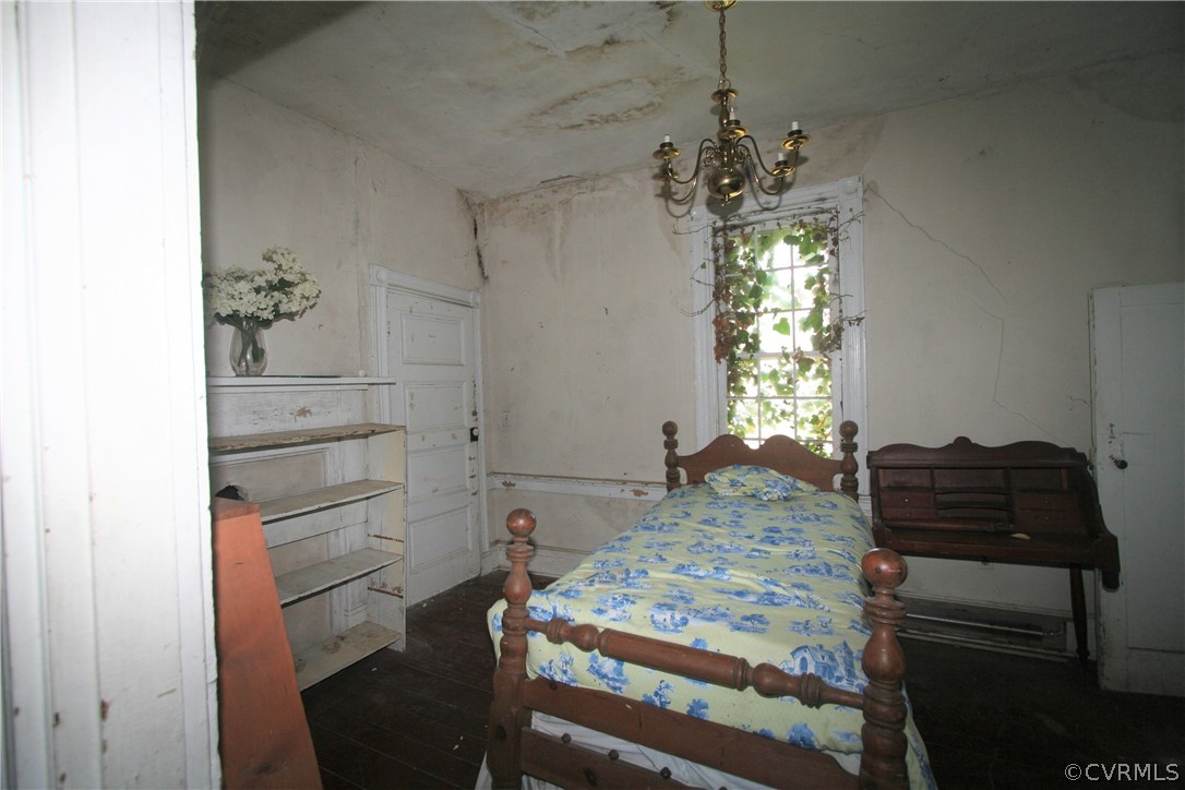 643 Gloucester Road Saluda, VA 23149 - Photo 15 of 48