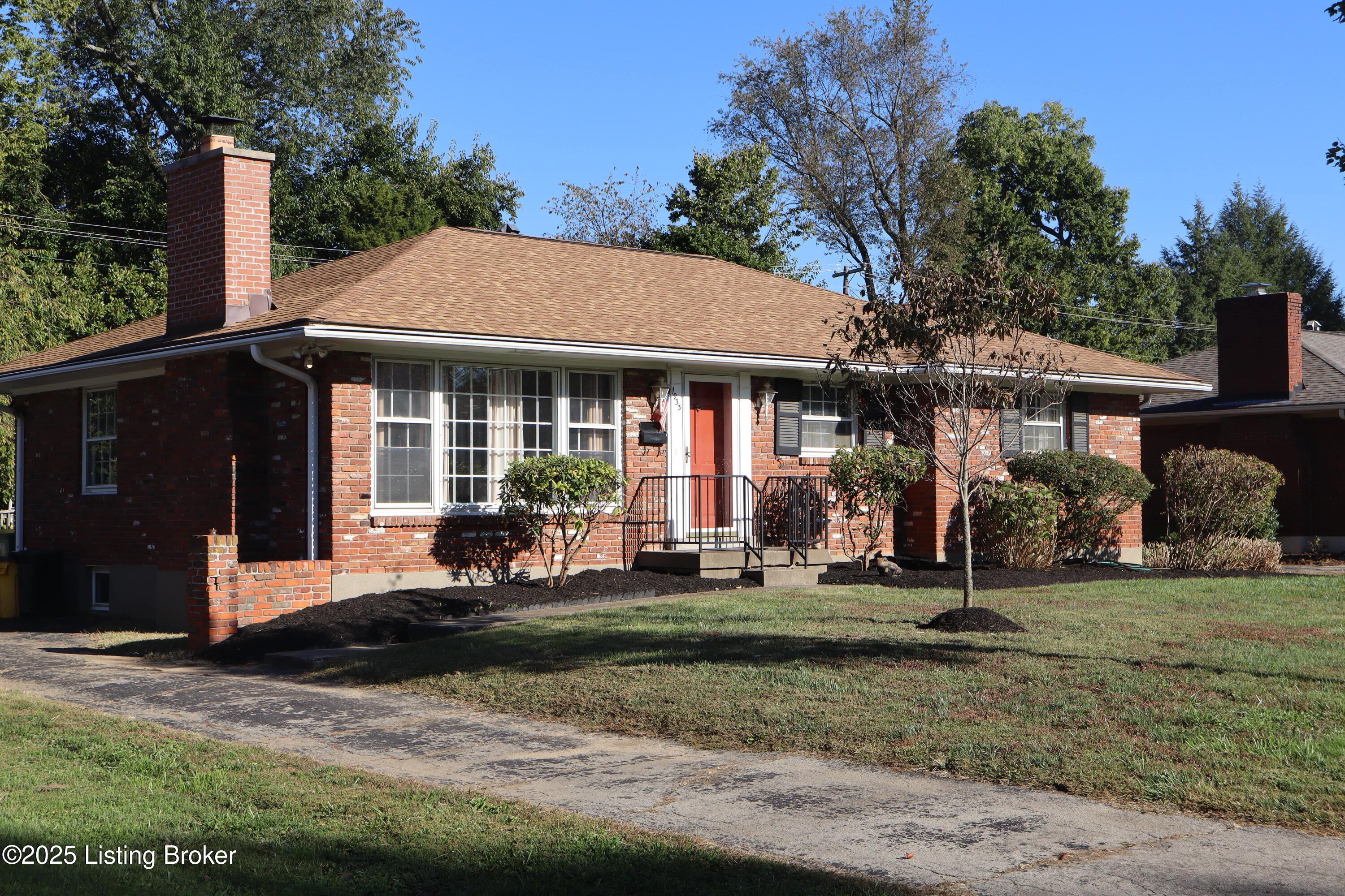 1933 Buttonwood Road Louisville, KY 40222 - Photo 2 of 37 IMG_0604-min