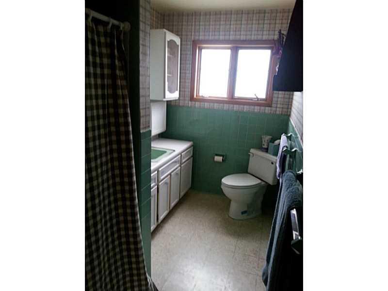 1107 Chestnut Street Indiana, PA 15701 - Photo 6 of 9 Full Bath.