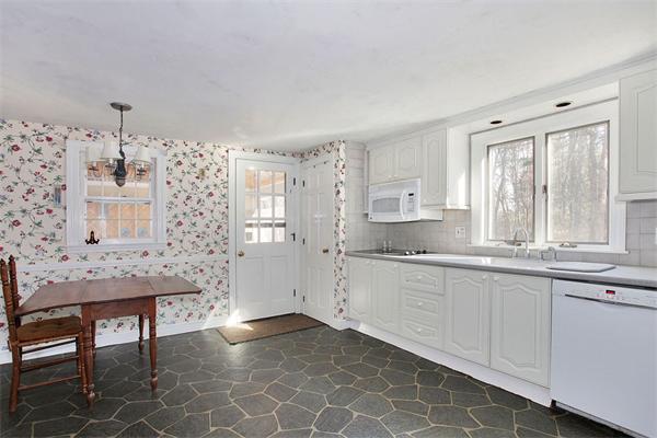 88 Kendall Road Boxborough, MA 01719 - Photo 3 of 25