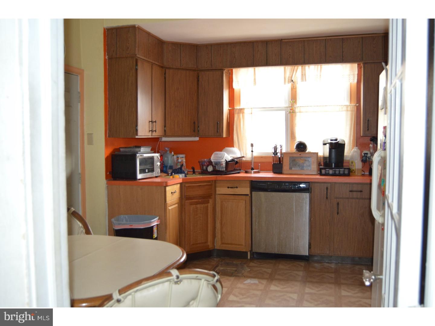 5705 Virginian Road Philadelphia, PA 19141 - Photo 3 of 13 Kitchen