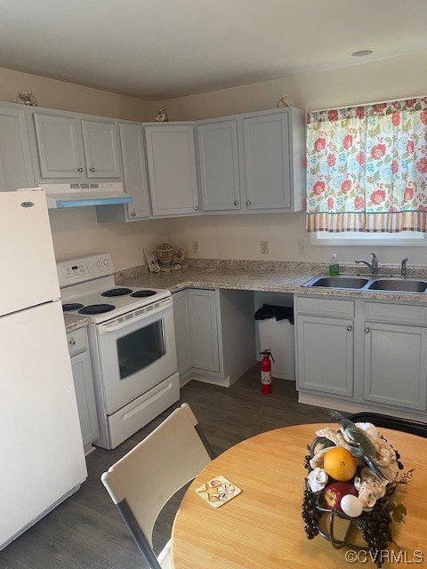 142 Samford Street Alberta, VA 23821 - Photo 6 of 24 a kitchen with a stove a sink and cabinets