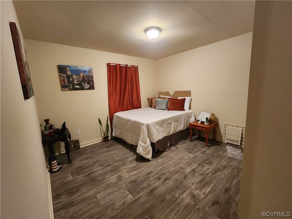 142 Samford Street Alberta, VA 23821 - Photo 10 of 24 a room with a bed and a desk